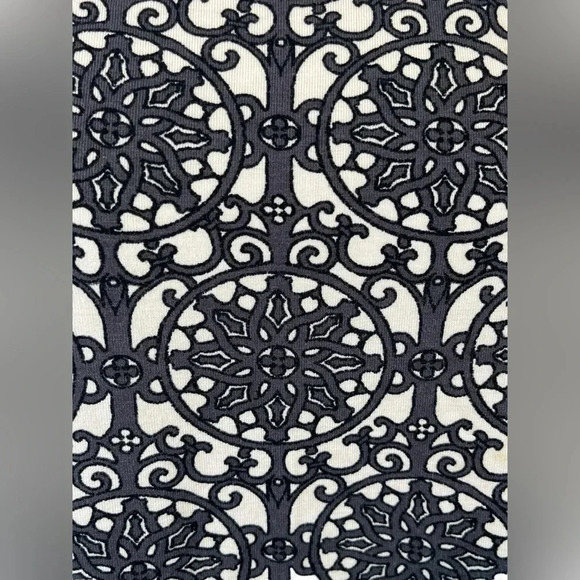 JUICY COUTURE BLACK AND WHITE GEOMETRIC MEDALLION PRINT SHEATH DRESS SIZE LARGE - Picture 3 of 9